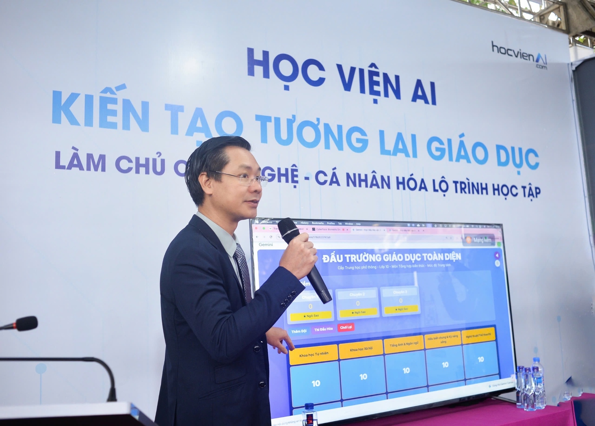 Trình diễn platform Học viện AI tại triển lãm Chuyển đổi số Giáo dục Sơn La 2025–2026