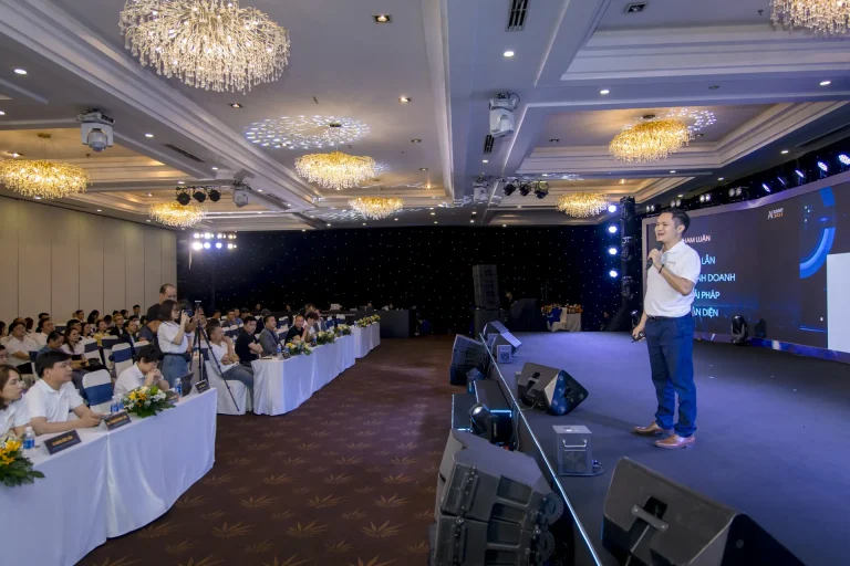 thay-vuong-hoc-vien-ai-12